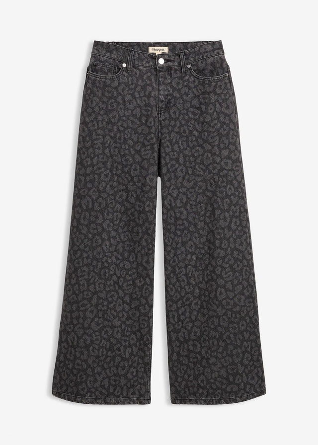 Kavbojke s širokimi hlačnicami in srednje visokim pasom