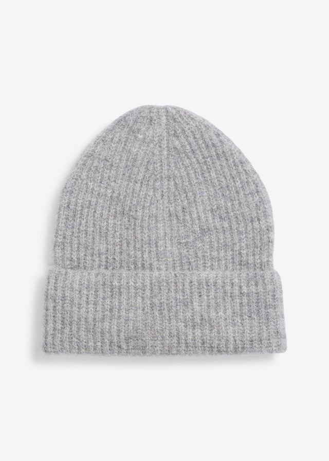 Volnena čepica z alpako