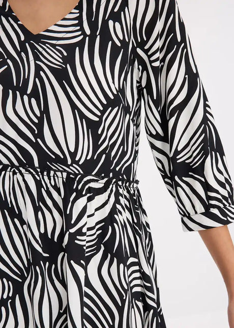 25042363