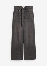 Kavbojke z visokim pasom in širokimi hlačnicami