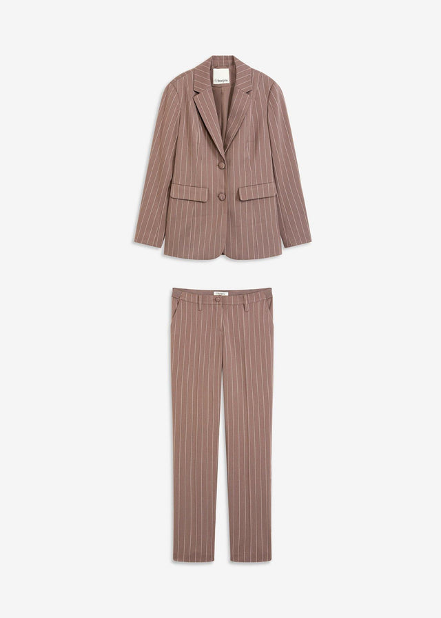 Hlačni kostim s tankimi črtami