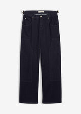 Kavbojke s širokimi hlačnicami in srednje visokim pasom